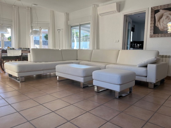 Image 1 of Rolf Benz EGO Ecksofa in weißem Leder mit zwei passenden Hockern – Neuwertiger Zustand