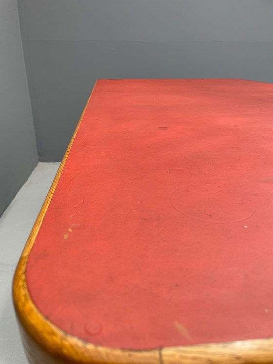 Image 1 of Bureau Bauhaus en noyer avec plateau rouge - Vintage Mid Century Design
