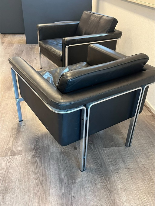 2 Alfred Kill Int Lounge Chair By HB zwart leren stoelen