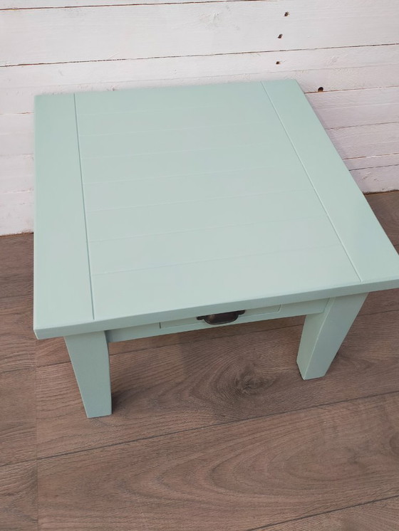 Image 1 of Table carrée avec tiroir