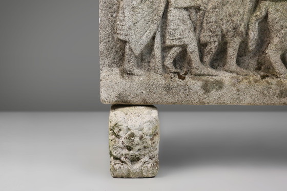 Image 1 of Jardinera de hormigón con fachada esculpida al estilo romano, Francia, década de 1920