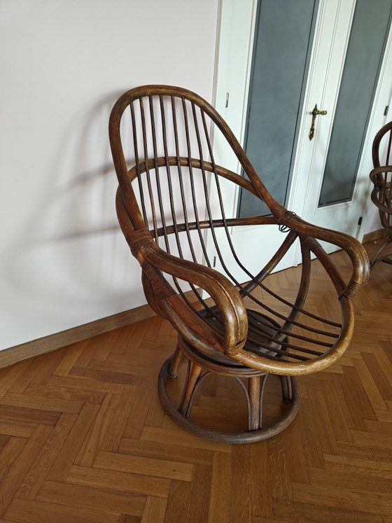 Set Rattan Mid-Century | Sedia, Sedia Girevole & Tavolo in Vetro Fumè – Set da salotto, Glass (photo 11 of 15)