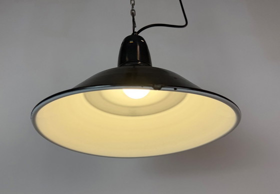 Industrial French Black Enamel Factory Pendant Lamp, 1960s – Iron (photo 11 of 17)