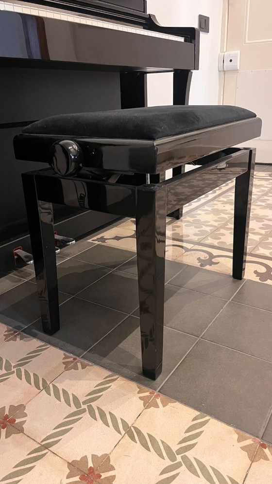 Image 1 of Piano-Yamaha