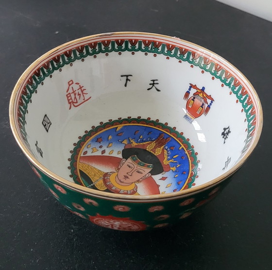 Image 1 of Chinese Famille Rose Porcelain Bowl with Emperor Portrait from the Qing Dynasty.