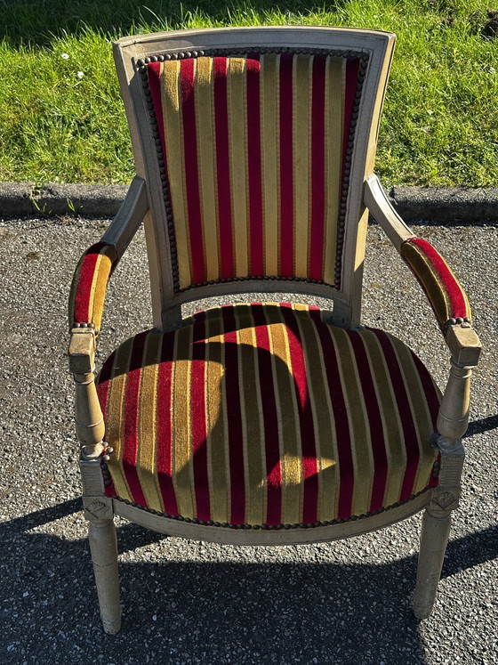 Image 1 of Louis XVI cabrioletfauteuil - Gepatineerd hout en gestreept fluweel