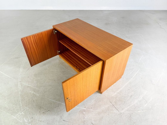 Image 1 of Credenza originale di metà secolo WK Möbel cassettiera bassa in teak
