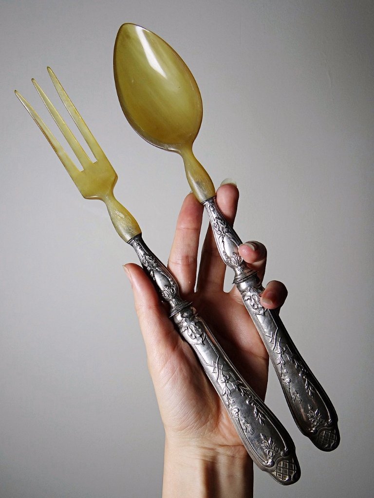 Couverts à Salade Anciens - Métal Argenté Et Manches En Corne Noire - Art De La Table