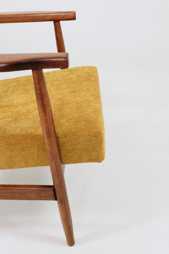 Image 1 of Poltrona vintage modello B-7727, tessuto giallo oro, restaurata, Polonia, anni '70