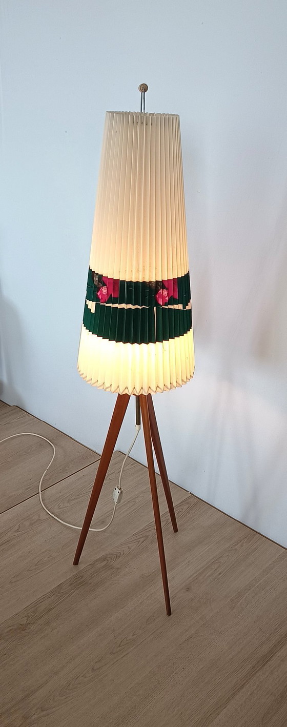 Image 1 of Lámpara de pie de los años 50 sobre trípode de madera