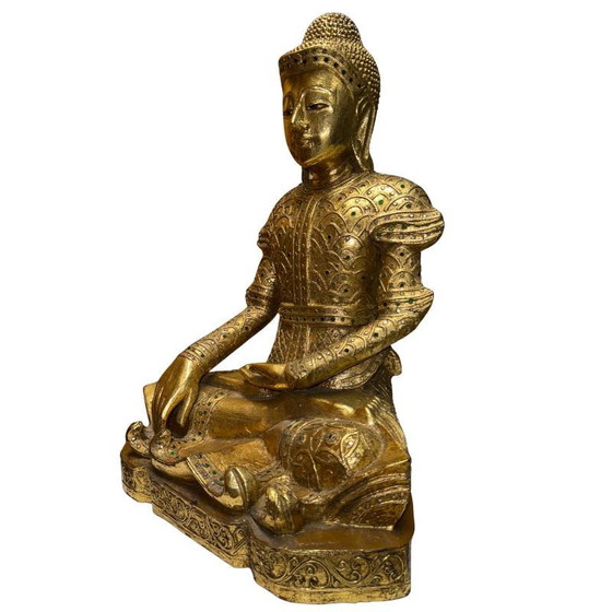 Estatua antigua de Buda Mandalay birmano – Madera dorada con incrustaciones de vidrio – Myanmar ca. 1880–1920 (photo 8 of 10)
