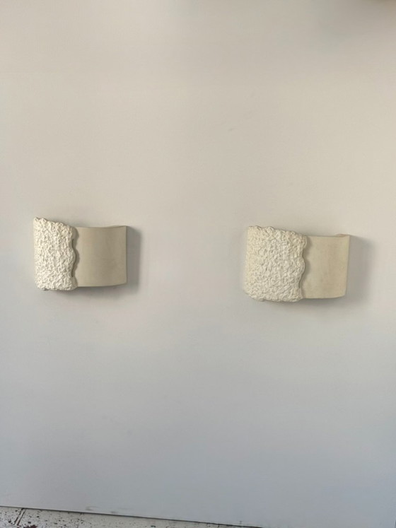 Coppia di applique da parete vintage in gesso liscio e finta pietra, Francia, 1970 – Stone (photo 2 of 6)