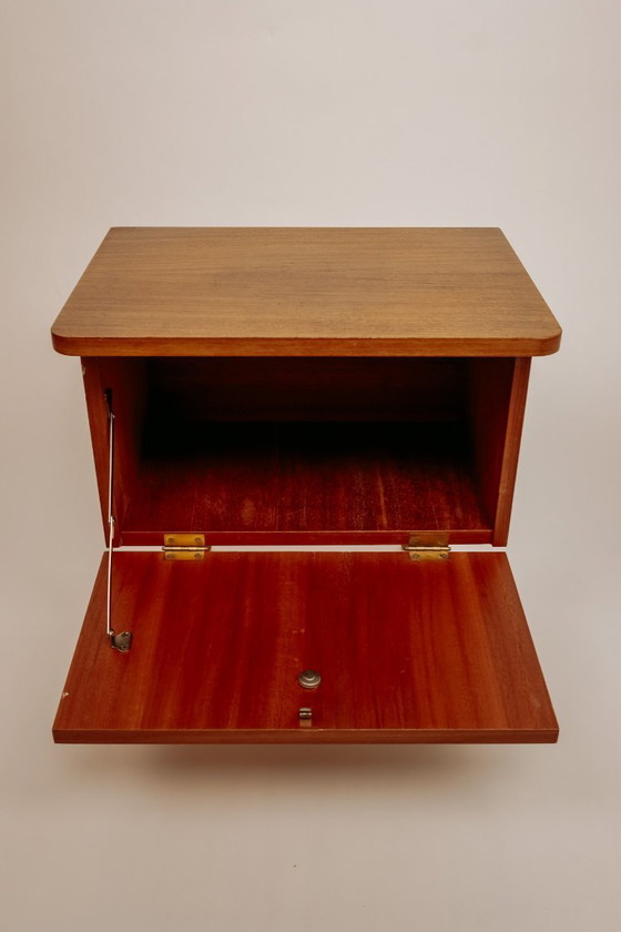 Image 1 of Table de chevet vintage en bois des années 1960