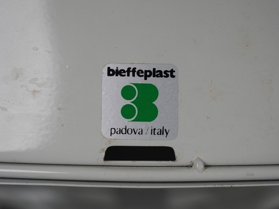 https://papadante.com/product/omstak-chair-by-rodney-kinsman-for-bieffeplast-italy-1970s/ – Eetkamerstoelen (photo 8 of 8)