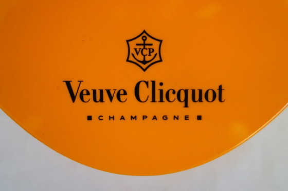 Image 1 of Großer, altmodischer orangefarbener Champagnerkühler von Veuve Clicquot