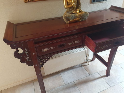 Exclusieve Thaise Altaartafel (142cm) – Handgemaakt met Veelkleurig Parelmoer