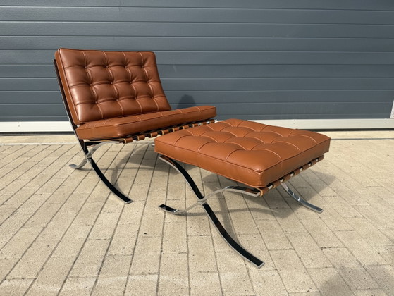 Image 1 of 2 sofás Knoll Barcelona relax + otomana, color coñac Venezia