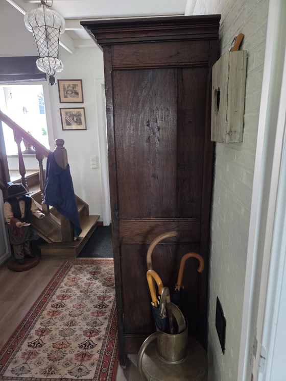 Image 1 of 1 armario antiguo para lencería + mesa de comedor de roble macizo y 8 sillas