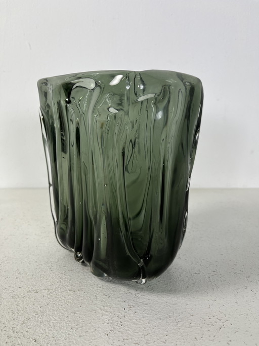 Große, schwere Vase aus strukturiertem Glas