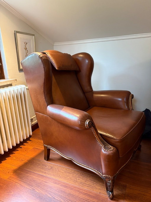 Antieke, Recent opgemaakt English Chesterfield Oorfautuil
