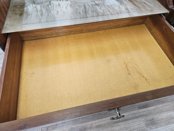 Paar Nachttische aus Mahagoni im Mid-Century-Stil der 1960er Jahre mit doppelten Glasplatten – Wood (photo 17 of 21)