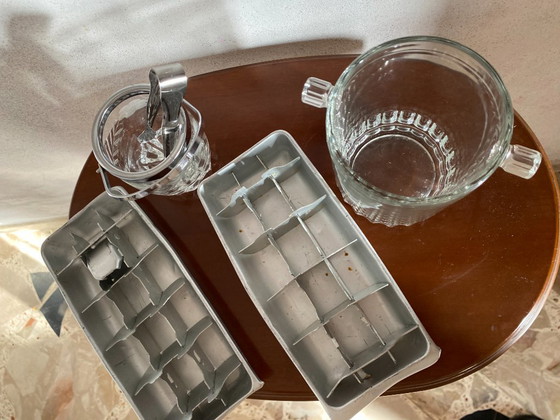 Vintage Mid-Century Barware Ice Set (1950's/1960's) – 2 Aluminum Ice Trays & 2 Glass Ice Buckets (photo 6 of 11)