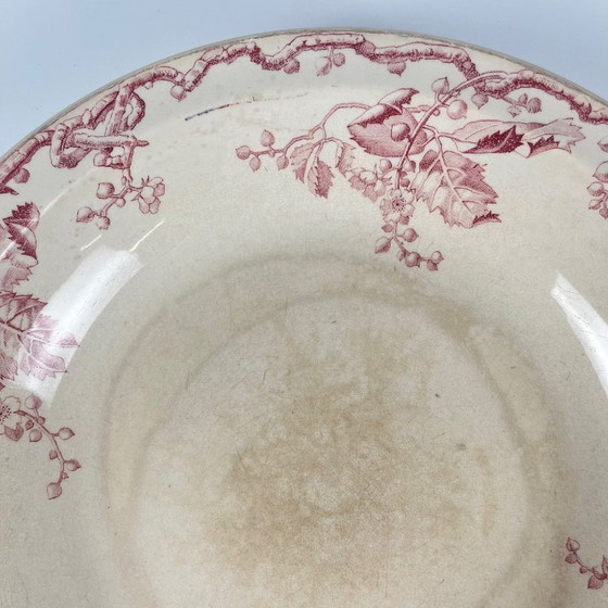 Image 1 of Ciotola da insalata in ironstone di Lunéville, modello "Fontainebleau", rosa, XIX secolo.