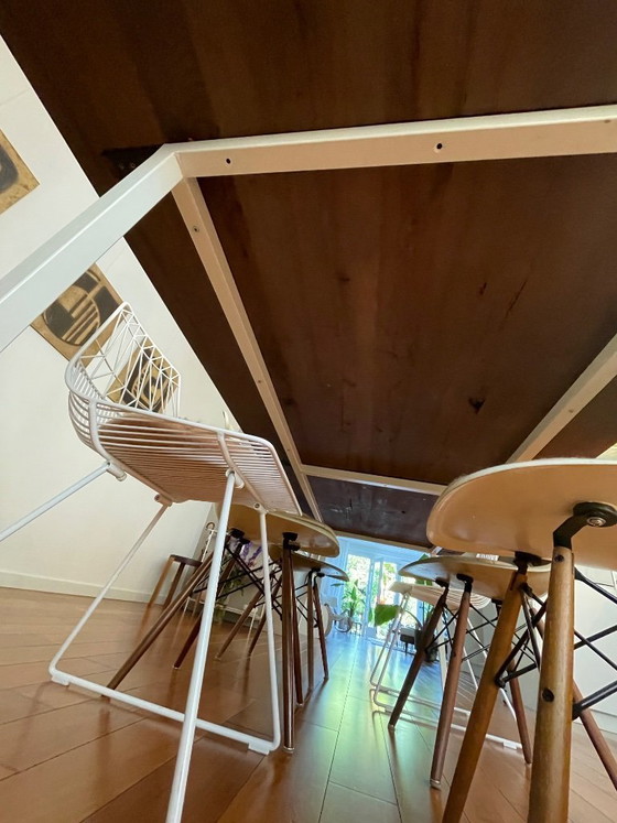 Image 1 of Prachtige grote eikenhouten eettafel met een wit stalen onderstel.