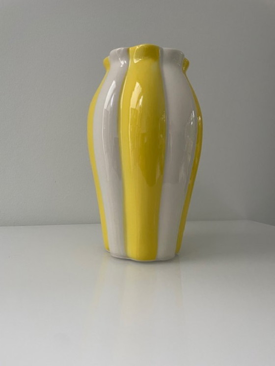 Image 1 of Vase en céramique peint à la main jaune et blanc