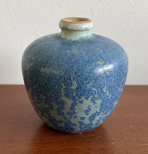 Miniaturvase aus Steingut mit blauer und türkisfarbener Kristallglasur