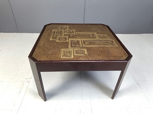 Mesa auxiliar vintage de latón grabado, década de 1970