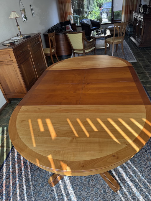 Dining table extendable