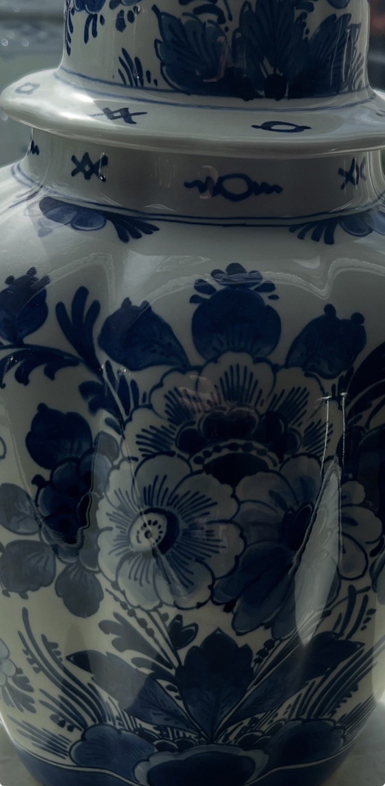 Image 1 of Originale handbemalte Royal Delft (Porceleyne Fles) Deckelvase - 30 cm - 2004