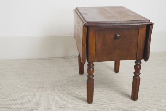 Antique French Pembroke Drop Leaf Table, Walnut Veneer Extendable End Table With Drawers, French Provincial (photo 6 of 41)