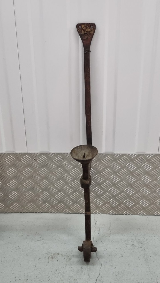 Antiker schmiedeeiserner Wandkerzenhalter mit Tropfschale – Wandleuchten, Iron (photo 3 of 7)