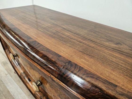 Image 1 of Toscaanse Art Deco kaptafel uit de jaren 40 van walnootwortelhout.