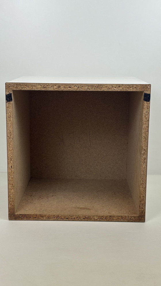 Image 1 of Tavolino/pilastro vintage in marmo da esposizione a forma di cubo