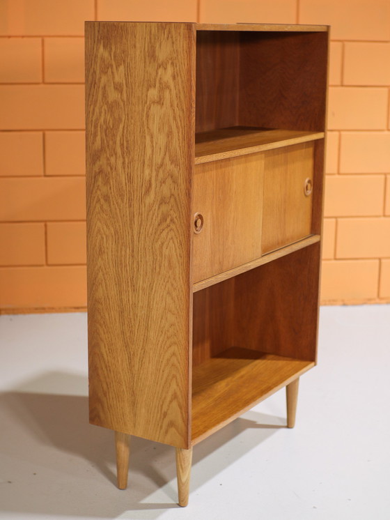 Image 1 of Bibliothèque à portes en chêne vintage danois