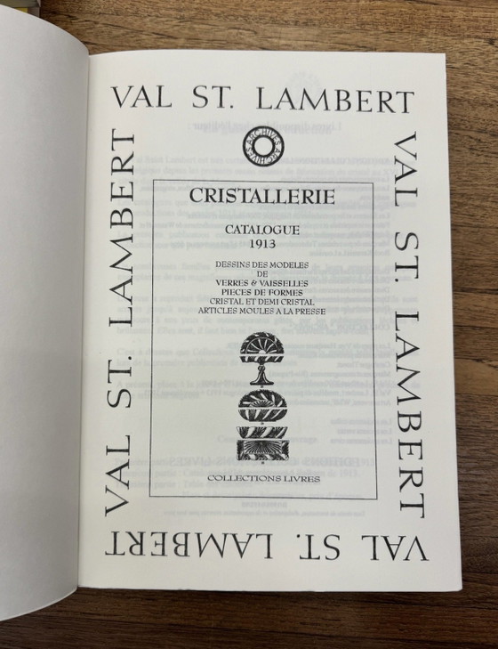 Image 1 of Val Saint Lambert Coupe à Fruits « Lucrèce » sur Pied Bas – Demi-Cristal Pressé – Catalogue 1913