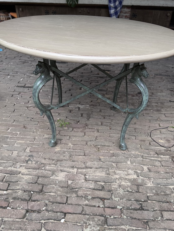 Image 1 of Zu verkaufen antiken Tisch mit Gusseisen dekorative Basis