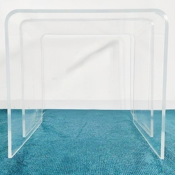 Image 1 of Mid-century Italiaanse plexiglas bijzettafels acryl space age nesting set 1970's