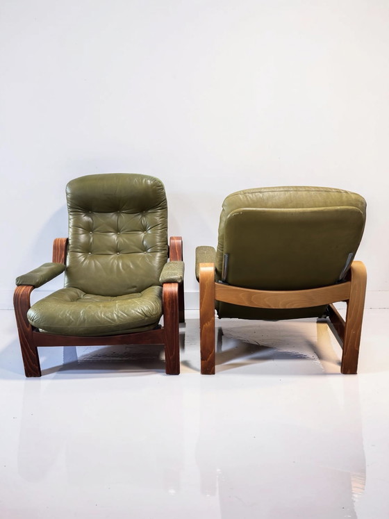 Image 1 of Set di 2 poltrone lounge verde oliva – Göte Möbler, Svezia, anni '70