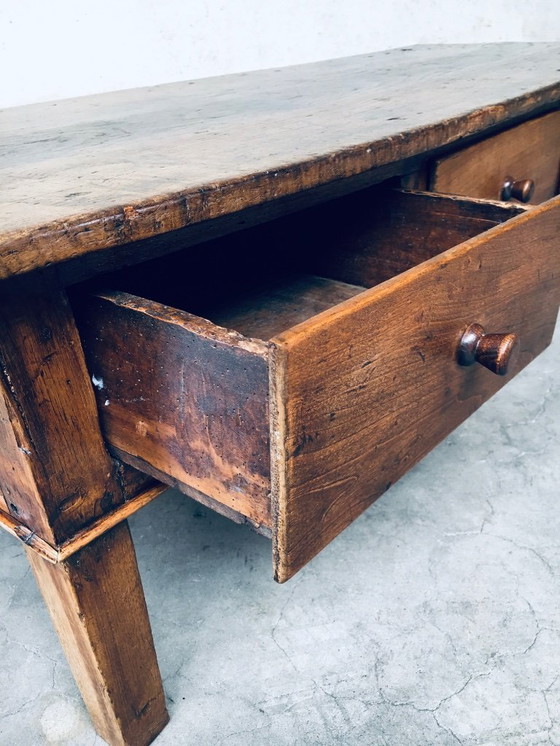 Image 1 of Antiker niedriger Konsolentisch oder Couchtisch im spanischen Volkskunststil