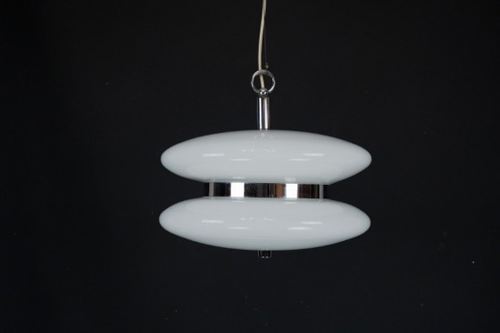 Image 1 of Grote kroonluchter van wit Murano-glas uit het midden van de 20e eeuw, vervaardigd door Vistosi. Jaren 70.