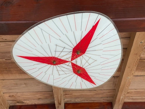 Plafonnier triangulaire en verre et laiton de style Mid-Century