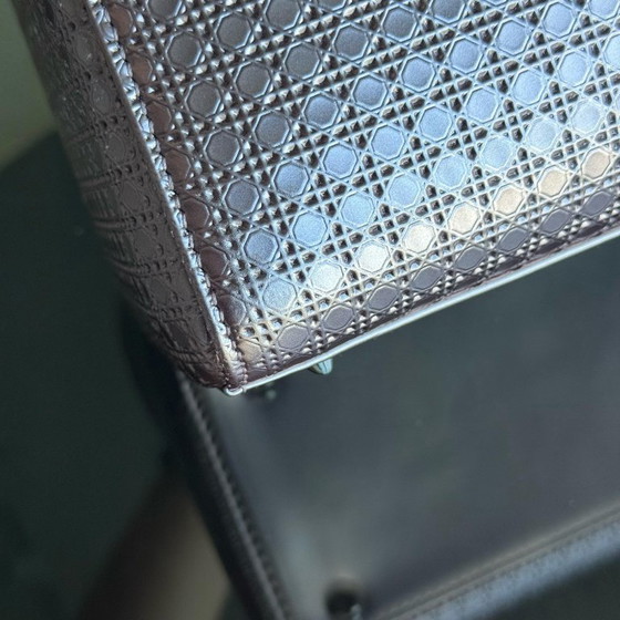 Image 1 of DIOR LADY MEDIUM - MICRO-CANNAGE METALLIC ROZE ZILVEREN BESLAG