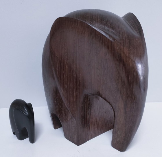 Image 1 of Dos esculturas de elefantes en madera preciosa.