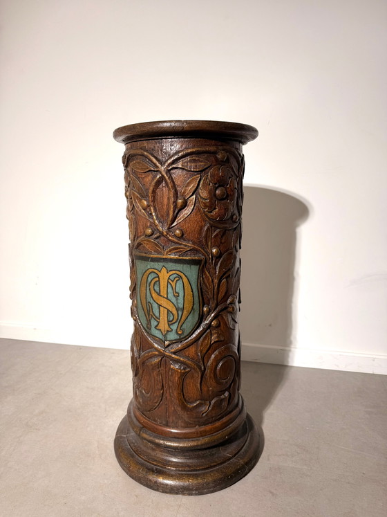 Socle héraldique en chêne sculpté du XVIIIe siècle – Tables d'appoint (photo 7 of 7)