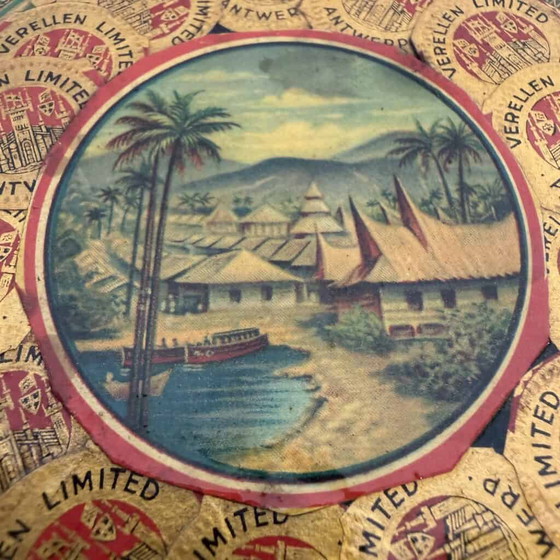 Arte collage, una fiaschetta ricoperta di fascette di sigaro – Bicchieri e caraffe, Carta (photo 8 of 15)