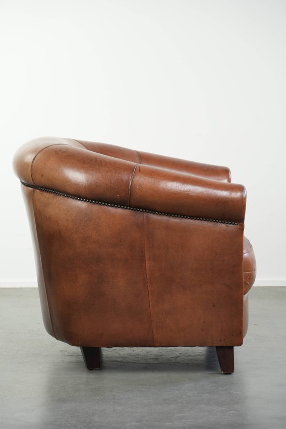 Image 1 of Mooie vintage schapenleren clubfauteuil in Engelse stijl met prachtige diepe kleuren